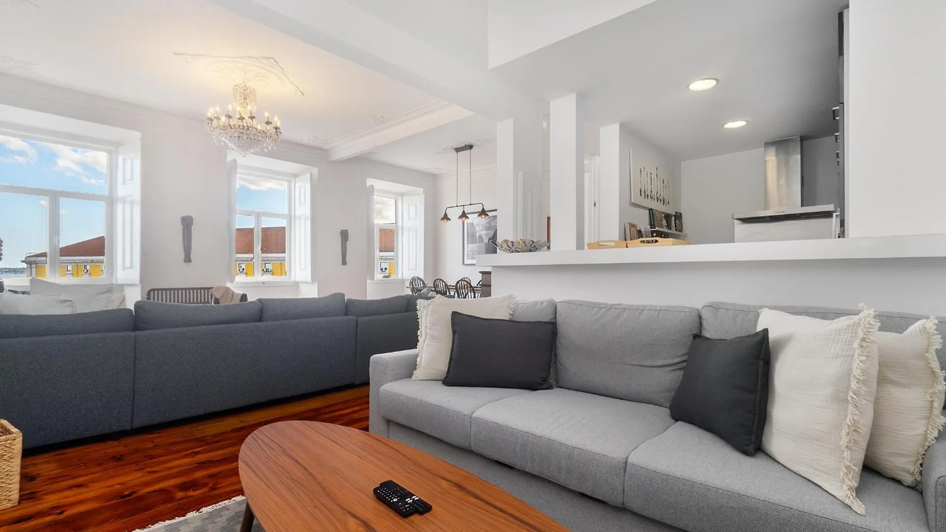 Whome Majestic Lisbon Stay With Breathtaking River Views ポルトガル